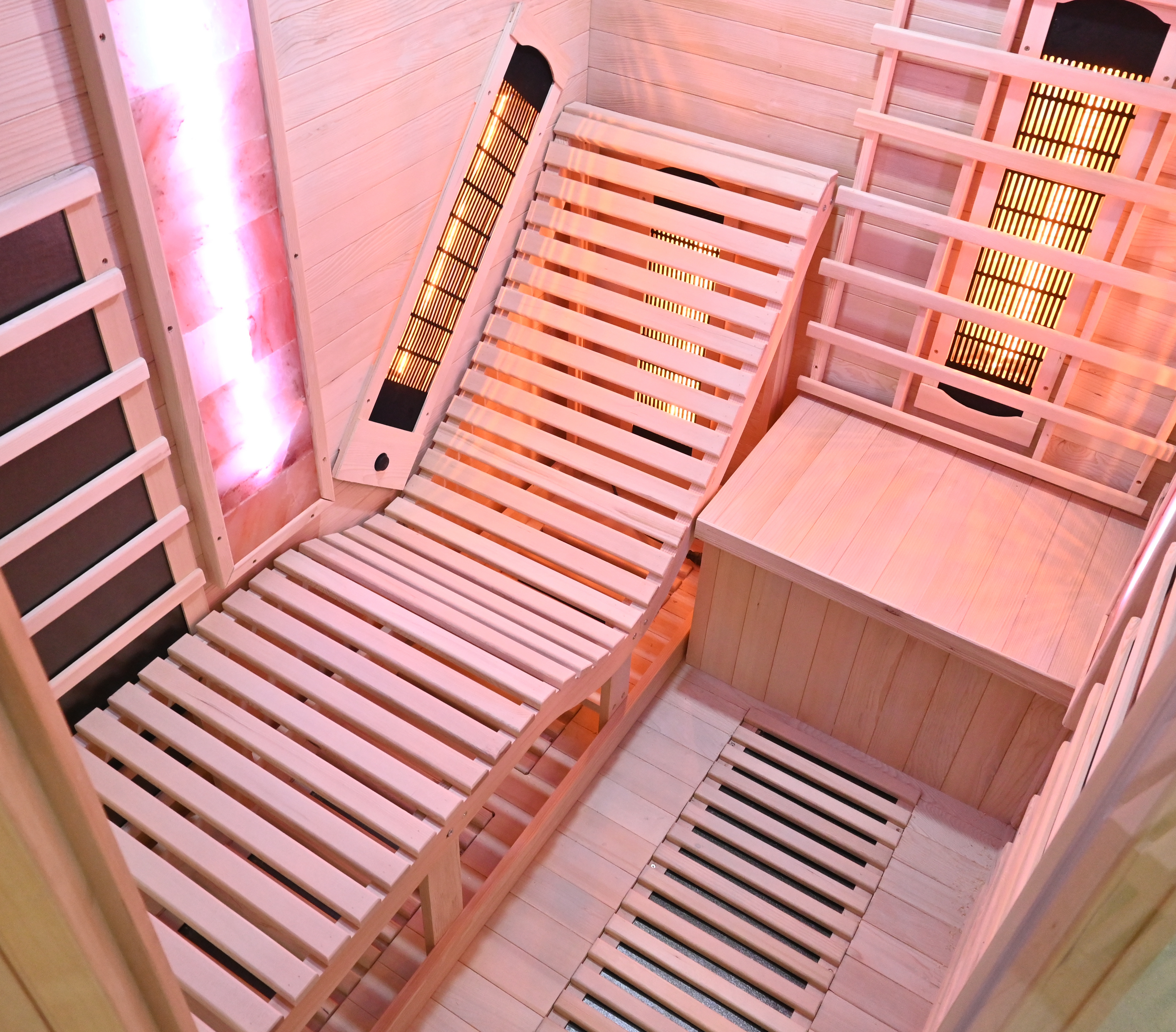 Grzejnik węglowy montowany na stopie